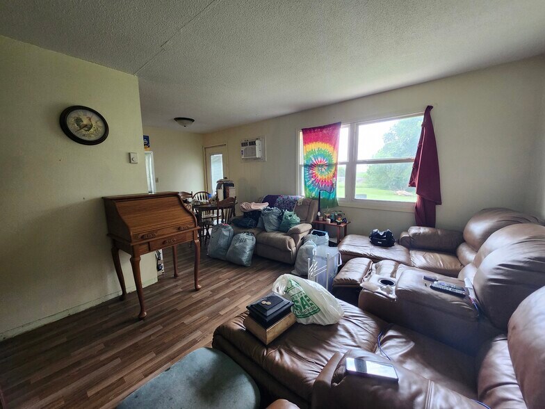 More Photos Of 204 3rd St SW, Rake Apartments For Sale