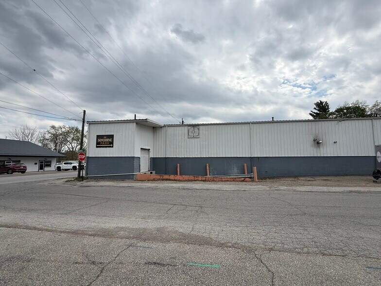 More Photos Of 230 Bridge St, Mooresville Warehouse For Lease