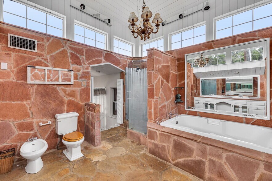 More Photos Of 251 Circle Dr, Wimberley Hospitality For Sale