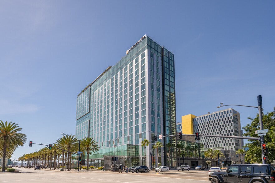 More Photos Of 901 Bayfront Ct, San Diego Hotel For Lease