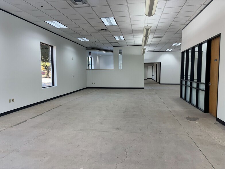 More Photos Of 8020 Exchange Dr, Austin Warehouse For Lease