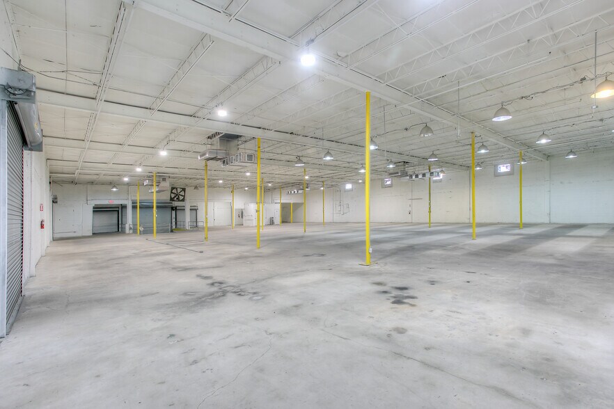 More Photos Of 3500 NW 71st St, Miami Warehouse For Lease