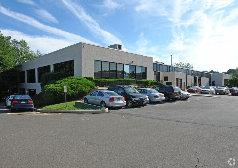 Primary Photo Of 7 Westchester Plz, Elmsford Light Manufacturing For Lease