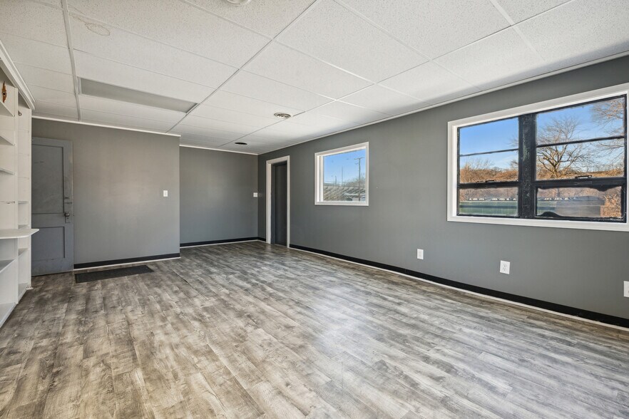 More Photos Of 15 Walnut St, Coshocton Warehouse For Sale