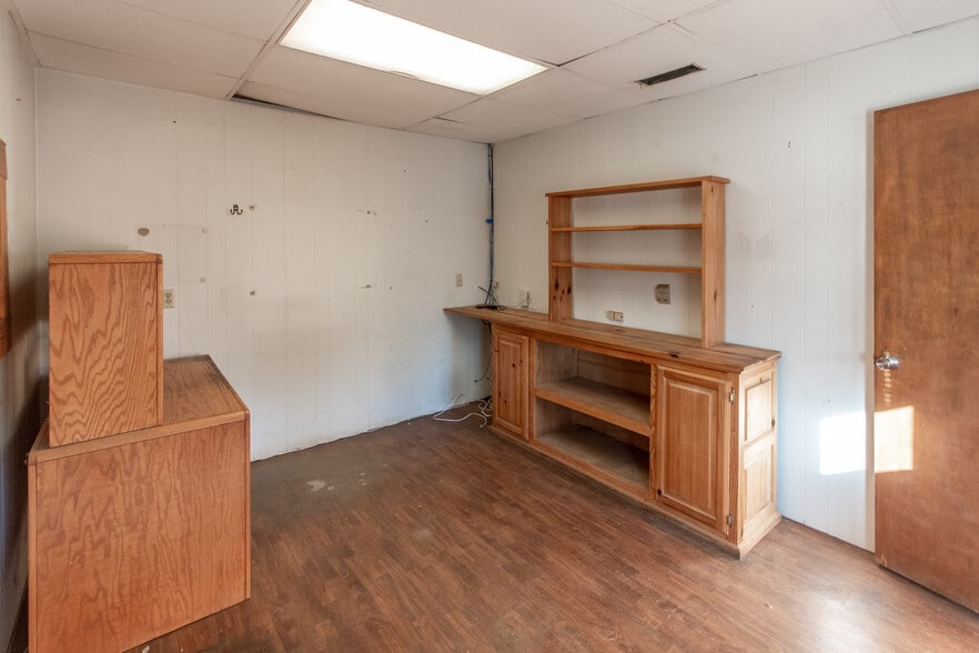 More Photos Of 535 W Main St, Franklin Specialty For Sale