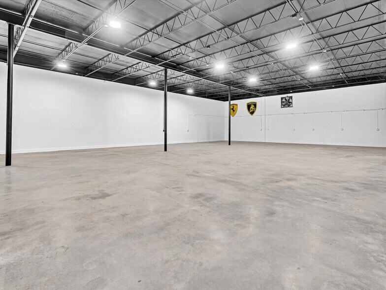 More Photos Of 7880-7882 NW 56th St, Miami Warehouse For Lease