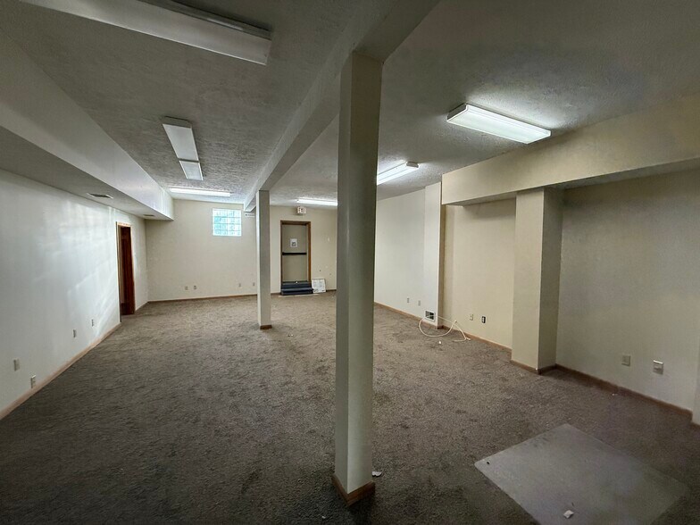 More Photos Of 108 Ball St, East Syracuse Flex For Lease