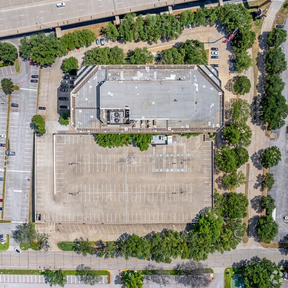 More Photos Of 2711 Lyndon B Johnson Fwy, Dallas Office For Lease