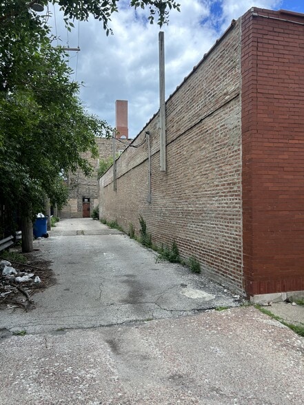 More Photos Of 1948 E 71st Pl, Chicago Manufacturing For Sale
