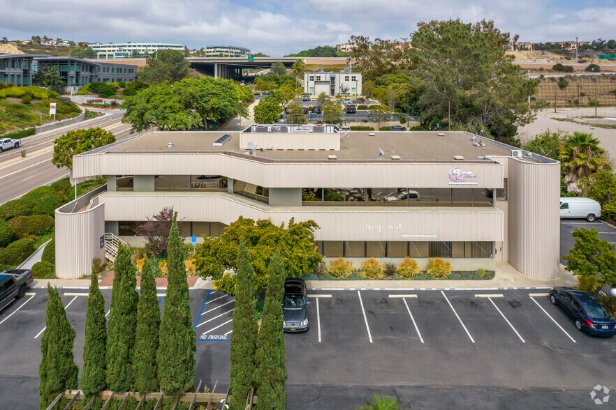 More Photos Of 3323 Carmel Mountain Rd, San Diego Showroom For Lease