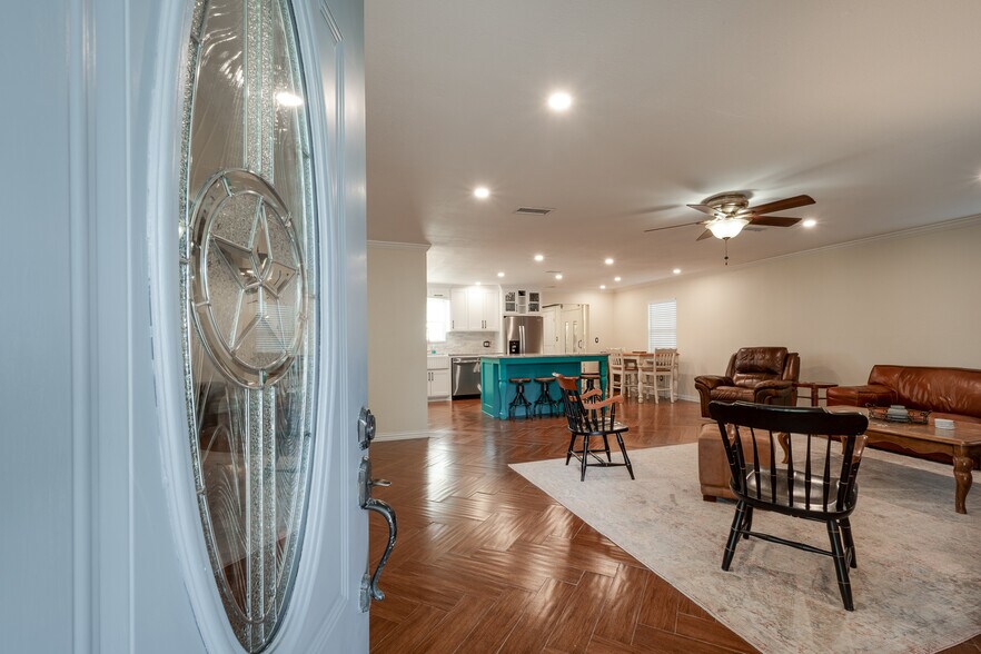 More Photos Of 11620 Fostoria Rd, Cleveland Office For Sale