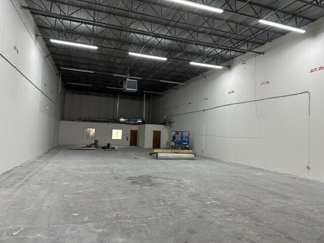 More Photos Of 997 Mansell Rd, Roswell Light Distribution For Lease