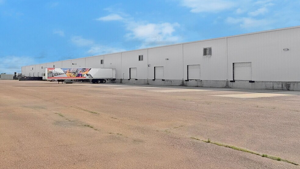 More Photos Of 1706 Cypress Ave, Greenwood Manufacturing For Sale