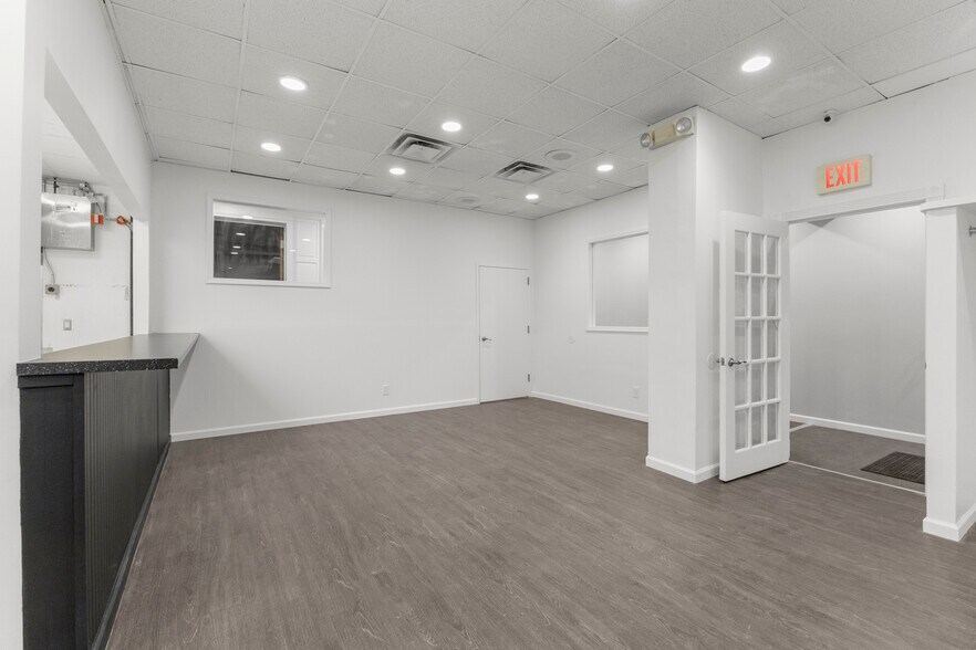 More Photos Of 2919 First St, Wyandotte General Retail For Lease