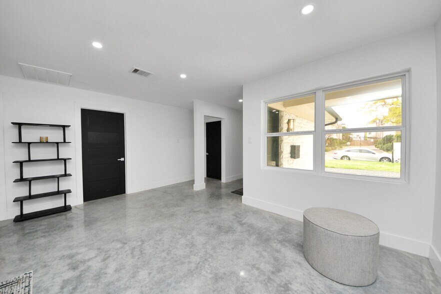 More Photos Of 4738 W. Alabama, Houston Loft Creative Space For Sale