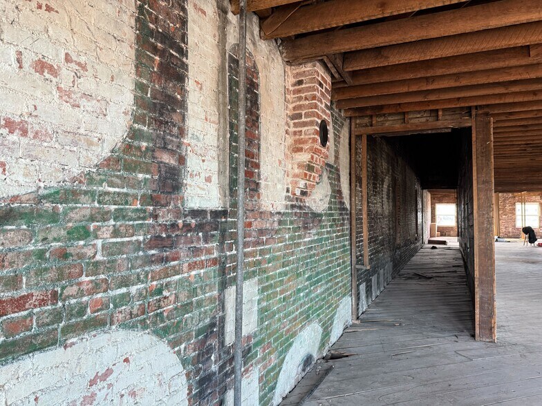 More Photos Of 120 S Main St, Joplin General Retail For Sale