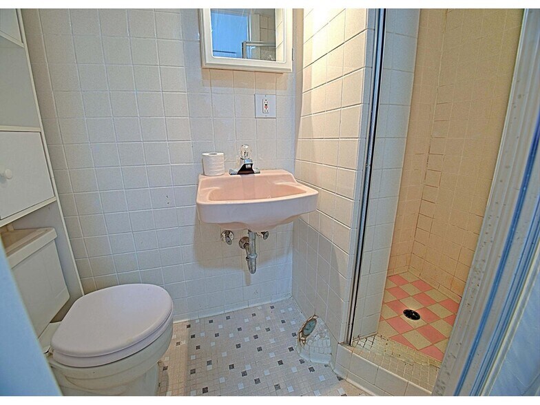 More Photos Of 40 Rue Principale, Gatineau Office For Sale