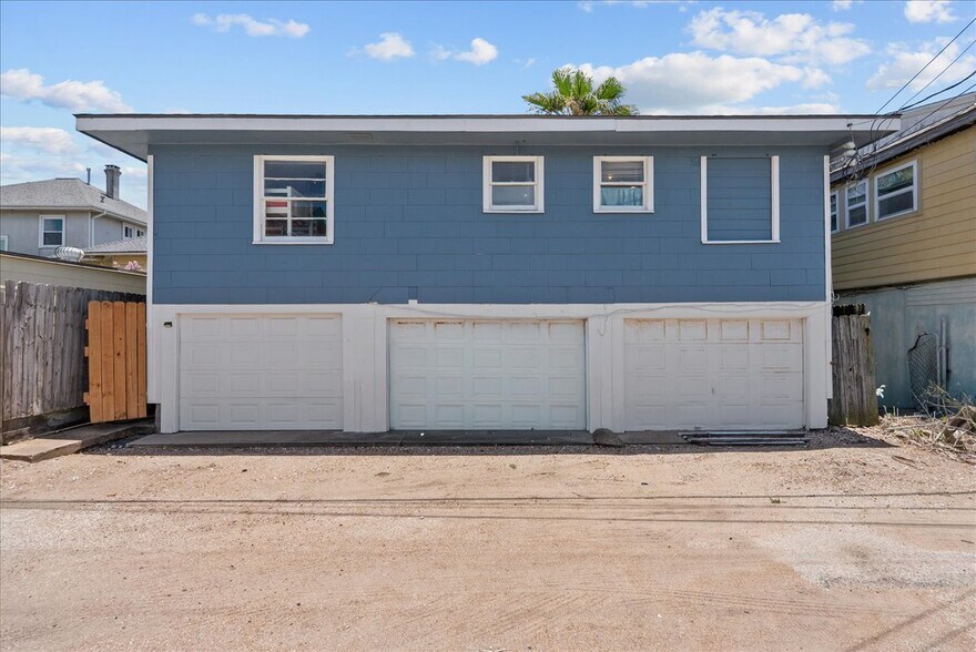 More Photos Of 1310 Avenue N 1/2, Galveston Apartments For Sale
