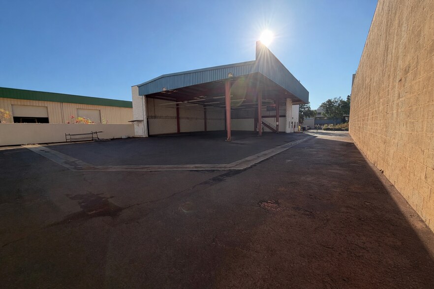 More Photos Of 94-469 Ukee St, Waipahu Manufacturing For Sale
