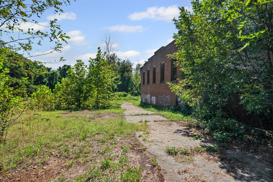 More Photos Of 322 Depot St, Amherst Warehouse For Sale
