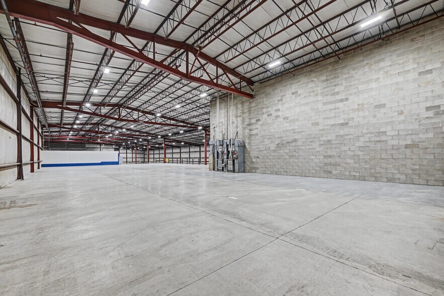 More Photos Of 11-25 Harding St, Middletown Warehouse For Lease