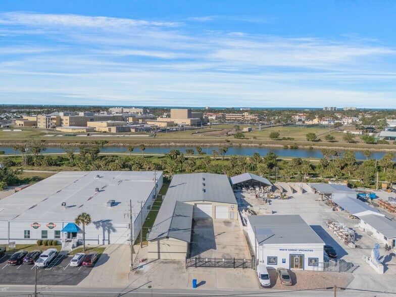 More Photos Of 218 Seaboard Ave, Venice Service For Lease