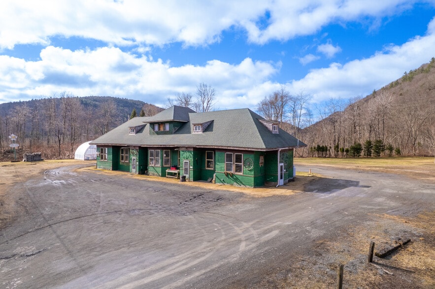 More Photos Of 19 Trestle Rd, Hancock Storefront Retail Office For Sale