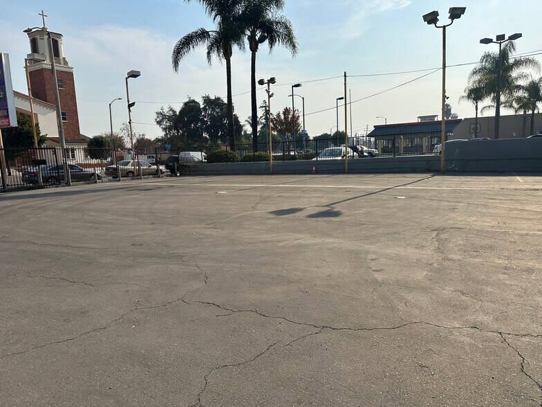 More Photos Of 525 S Atlantic Blvd, Commerce Auto Dealership For Lease