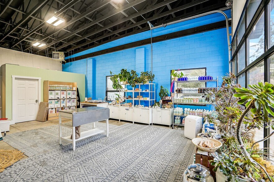 More Photos Of 403 Lewis St, Silverton Health Club For Sale