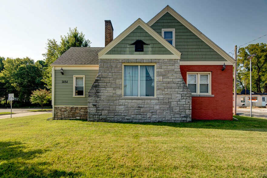 More Photos Of 1484 E Saint Louis St, Springfield Office For Sale