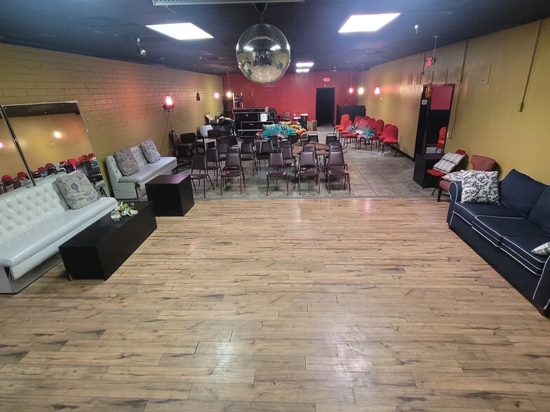 More Photos Of 953 E Sahara Ave, Las Vegas Storefront For Sale