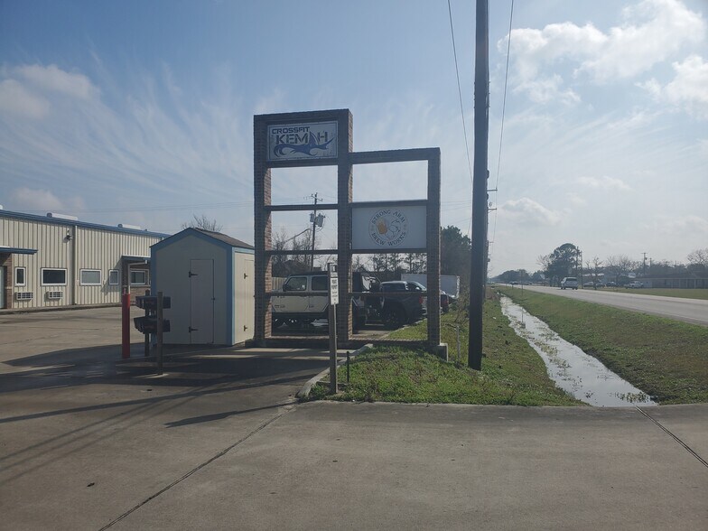 More Photos Of 1825 Dickinson Ave, Dickinson Warehouse For Lease