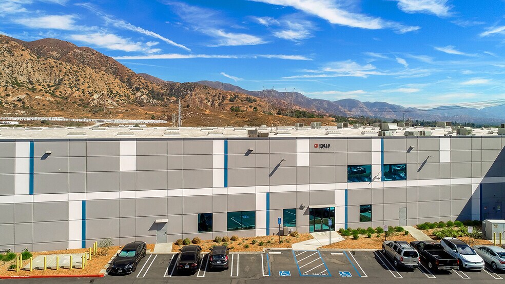 More Photos Of 13949 Balboa Blvd, Sylmar Warehouse For Lease