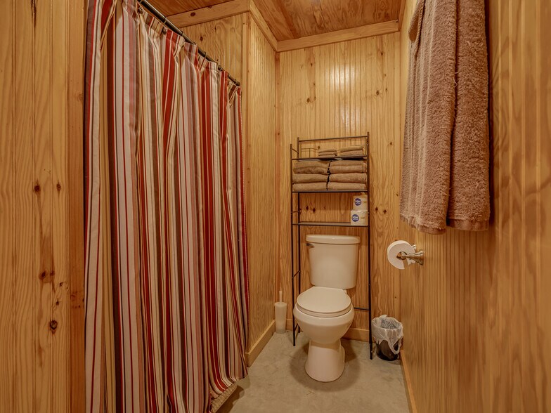 More Photos Of 341070 E 890 Rd, Chandler Lodge Meeting Hall For Sale