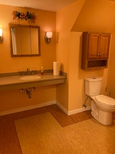 More Photos Of 3046 Industrial Blvd, Bethel Park Light Manufacturing For Lease