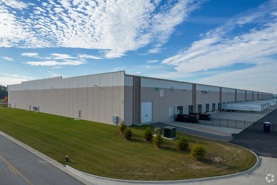 More Photos Of 5275 Centerpoint Pky, Groveport Distribution For Lease