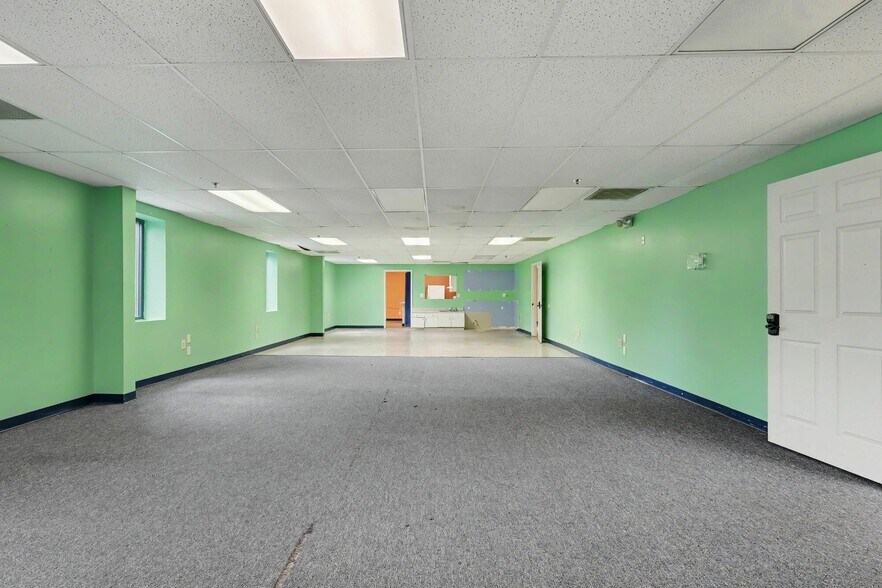 More Photos Of 1445 Cleveland Ave, East Point Showroom For Sale