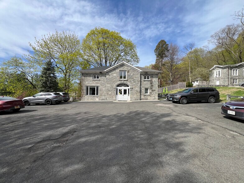 More Photos Of 94 N Broadway, Irvington Office For Lease