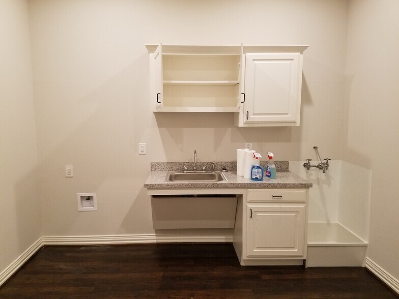 More Photos Of 8668 John Hickman Pky, Frisco Medical For Lease