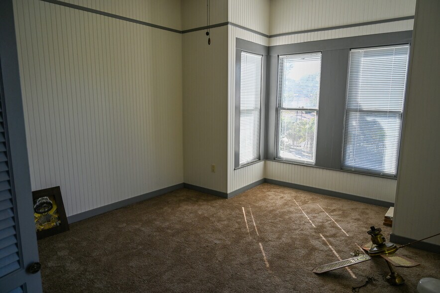 More Photos Of 655 E Alvarado St, Fallbrook Specialty For Lease