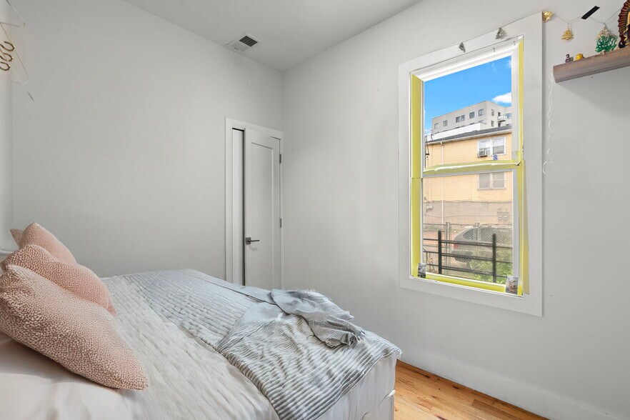 More Photos Of 19 Jewett Ave, Jersey City Apartments For Sale