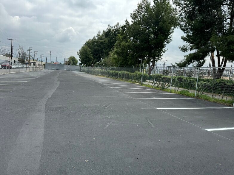 More Photos Of 14348 Bessemer St, Van Nuys Land For Lease