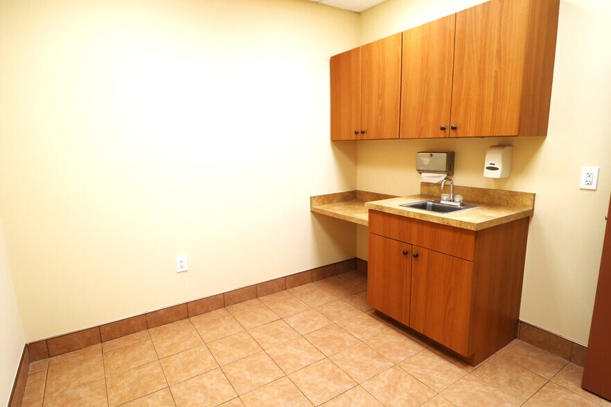 More Photos Of 1167 McBride Ave, Woodland Park Medical For Lease