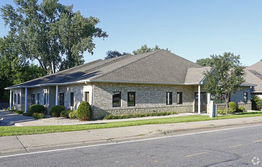 Primary Photo Of 221 Main St, Elk River Office For Lease