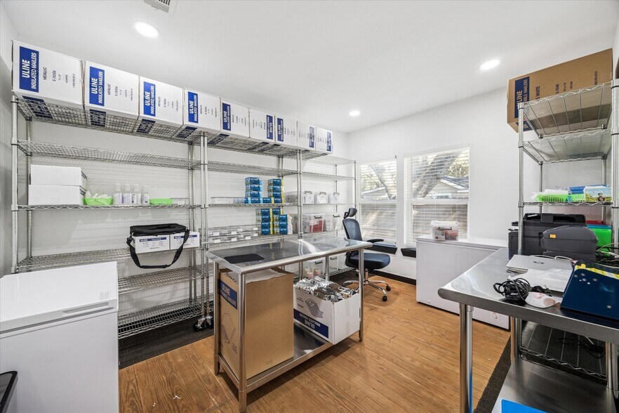 More Photos Of 5235 E 5th St, Katy Flex For Sale