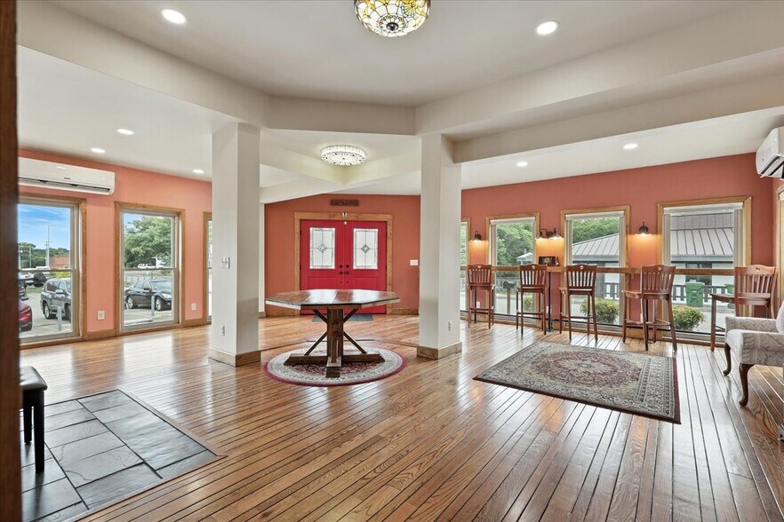 More Photos Of 321 High St, Maryville Restaurant For Sale