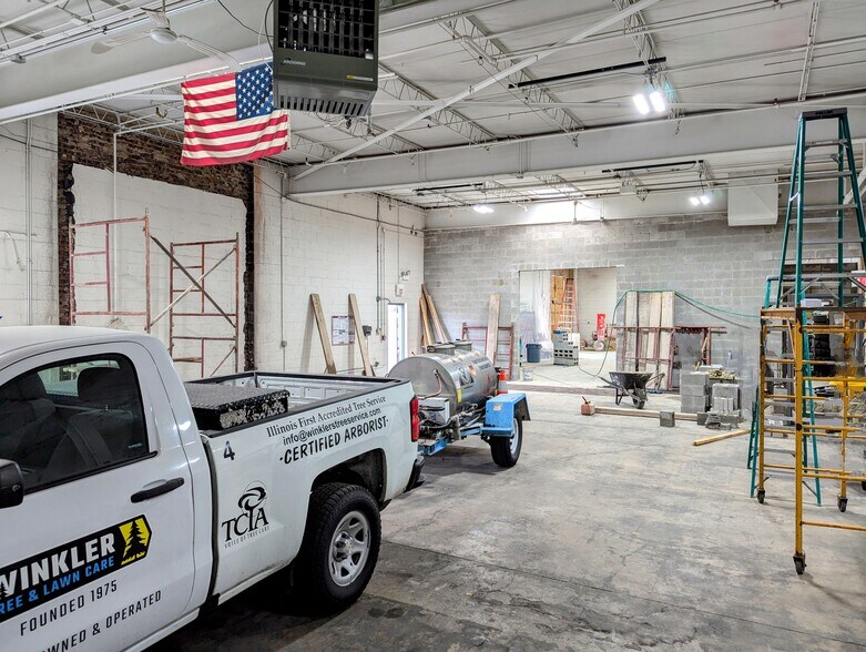 More Photos Of 115 E University Dr, Arlington Heights Warehouse For Sale