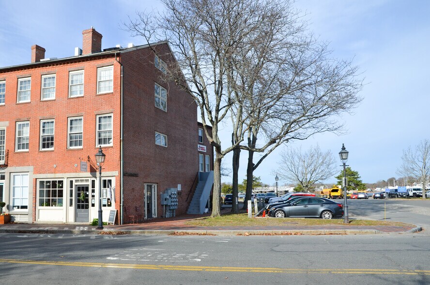 More Photos Of 1 Water St, Newburyport Storefront Retail Office For Lease