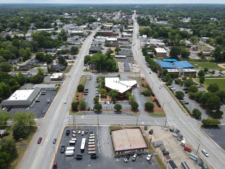 More Photos Of 1101 N Main St, Anderson Office For Sale