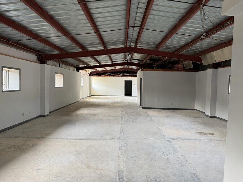More Photos Of 2514 W Point Ave, College Park Manufacturing For Lease